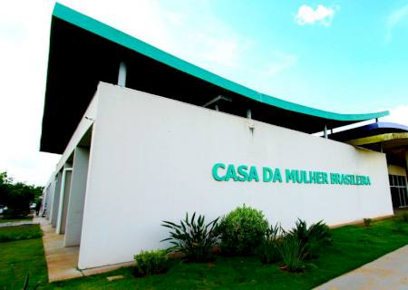 Durante discussão, mulher desfere facada em órgão genital de marido e homem revida com golpe de foice